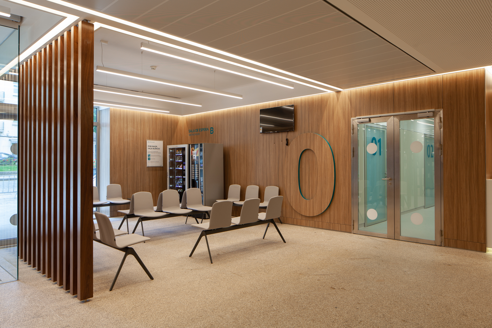 Luz Saúde Vila Real Hospital  / OPENBOOK Architecture-24