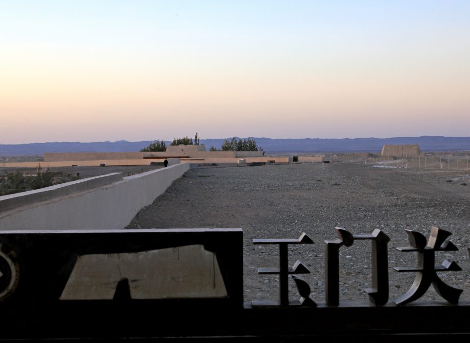 玉门关游客服务中心-11