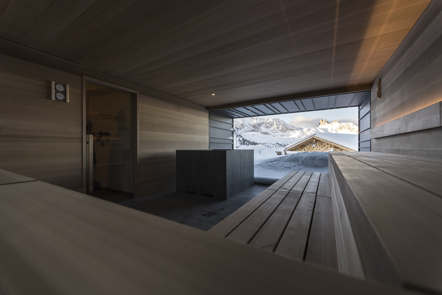 高山之上的酒店设计-37