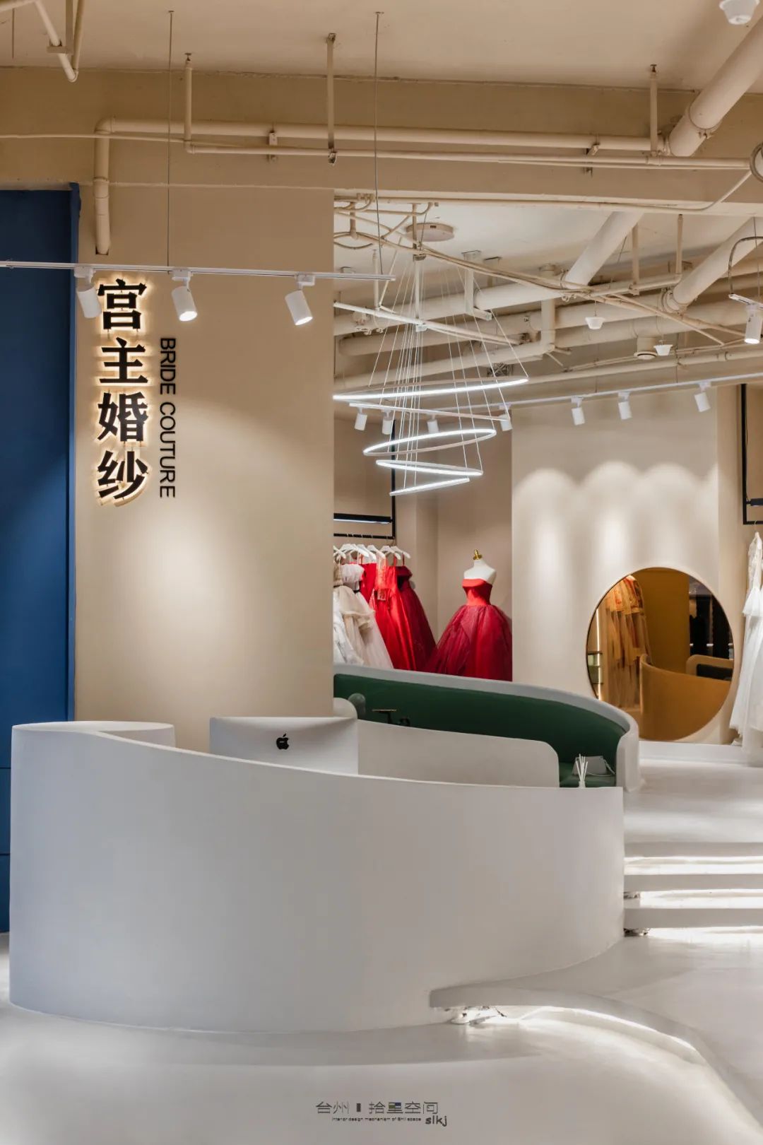 轻奢宫主婚纱店,展现独特审美体验-1