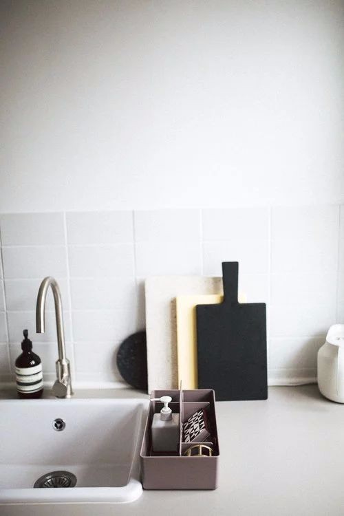 67㎡ 小公寓，墙壁上的层板、挂钩、衣架设计的太赞了-32