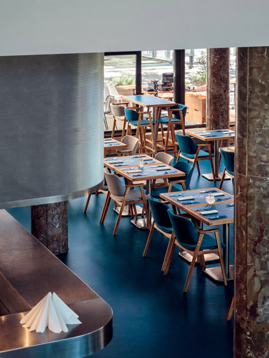 候车大厅内的酒吧餐厅,布达佩斯 / 81font-28