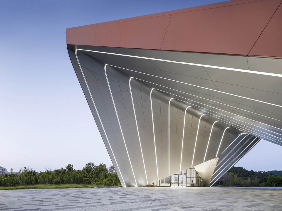 阆中赛城游客中心 | 山水间的现代飞翼-50