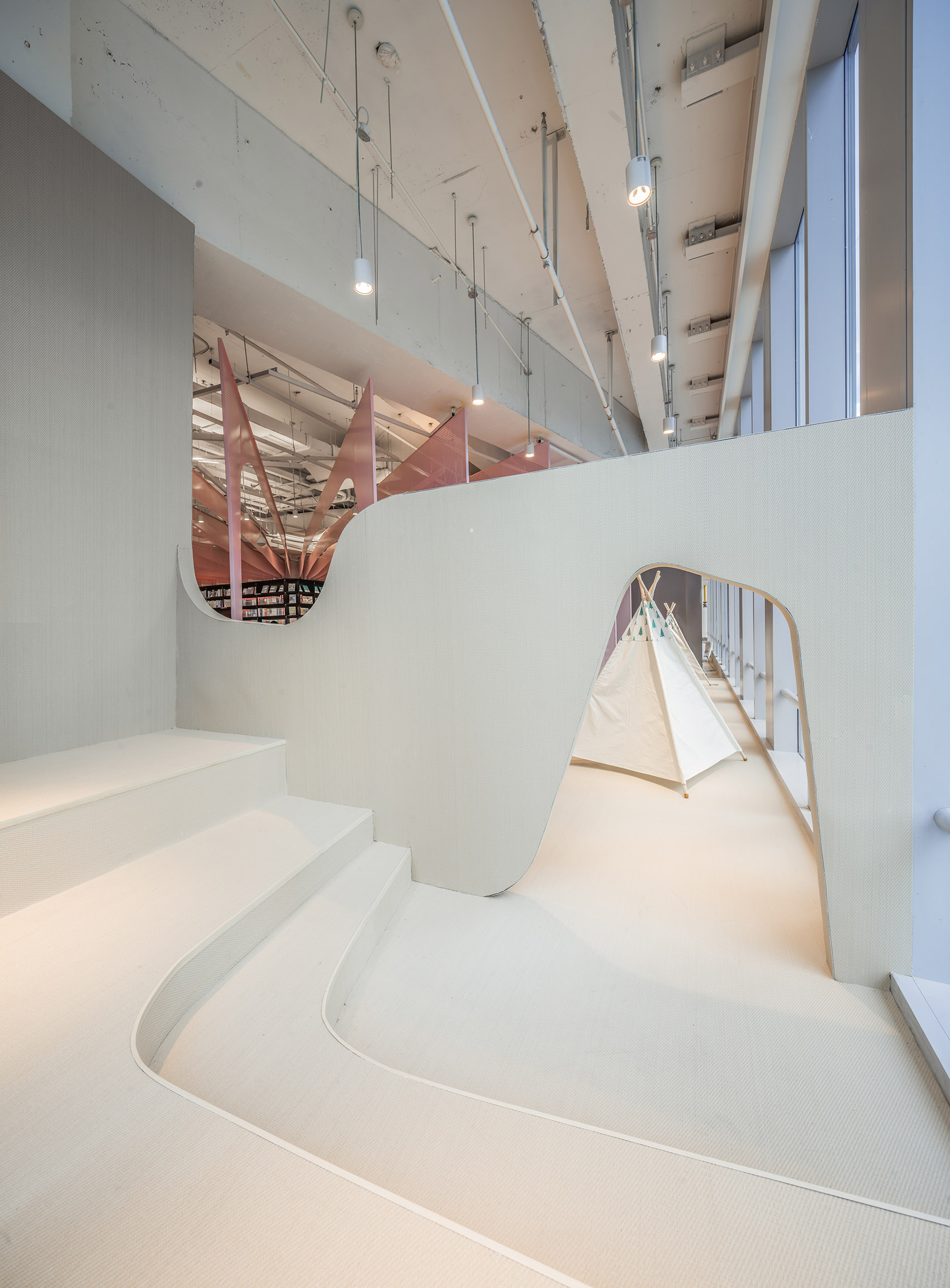 金属彩虹里的书店——苏州钟书阁 / 俞挺－Wutopia Lab-72