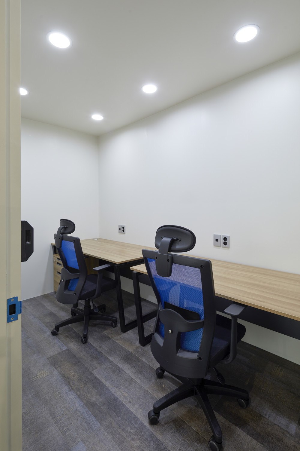 67 平现代简约共享办公空间设计-10