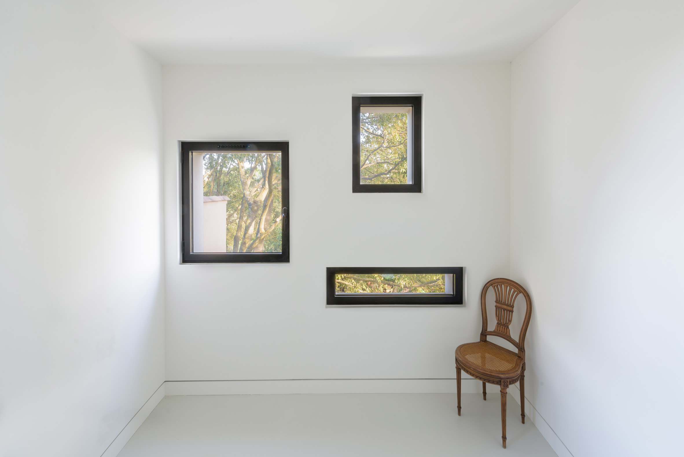 Sculptural extension to French farmhouse protects interiors from harsh summer sun-15