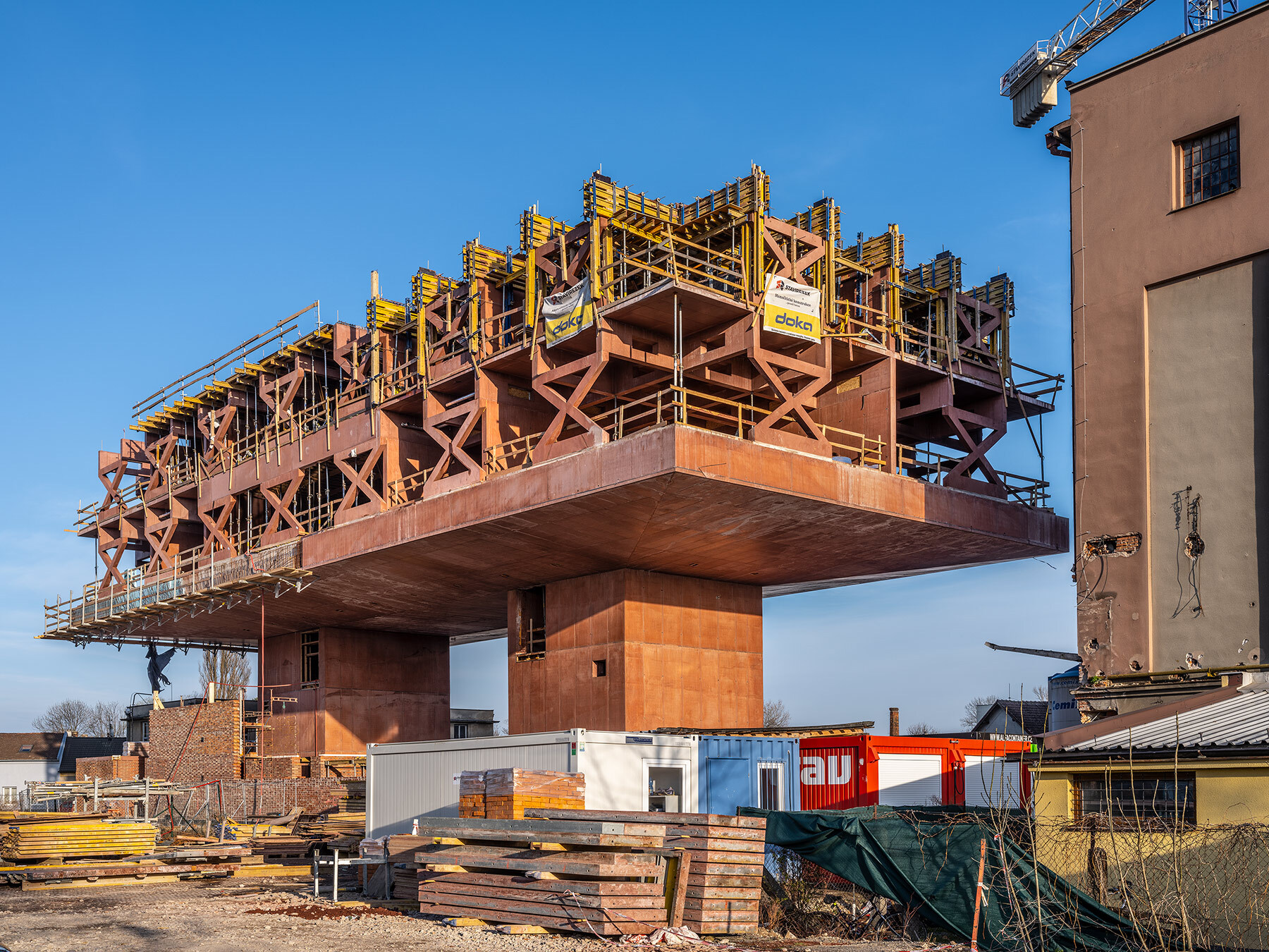 新舊共榮的城市典範：捷克舊磨坊改造，融合藝廊、教育中心、市民共享的文化場域 | FAM-97