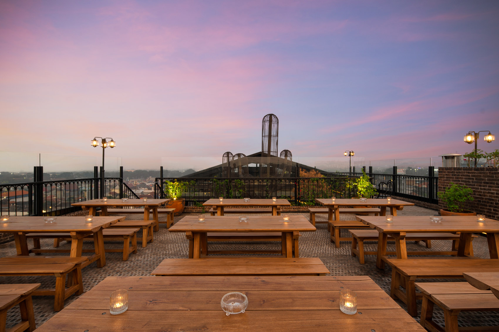 印度尼西亚 Aom 餐酒馆丨Seniman Ruang 团队-31