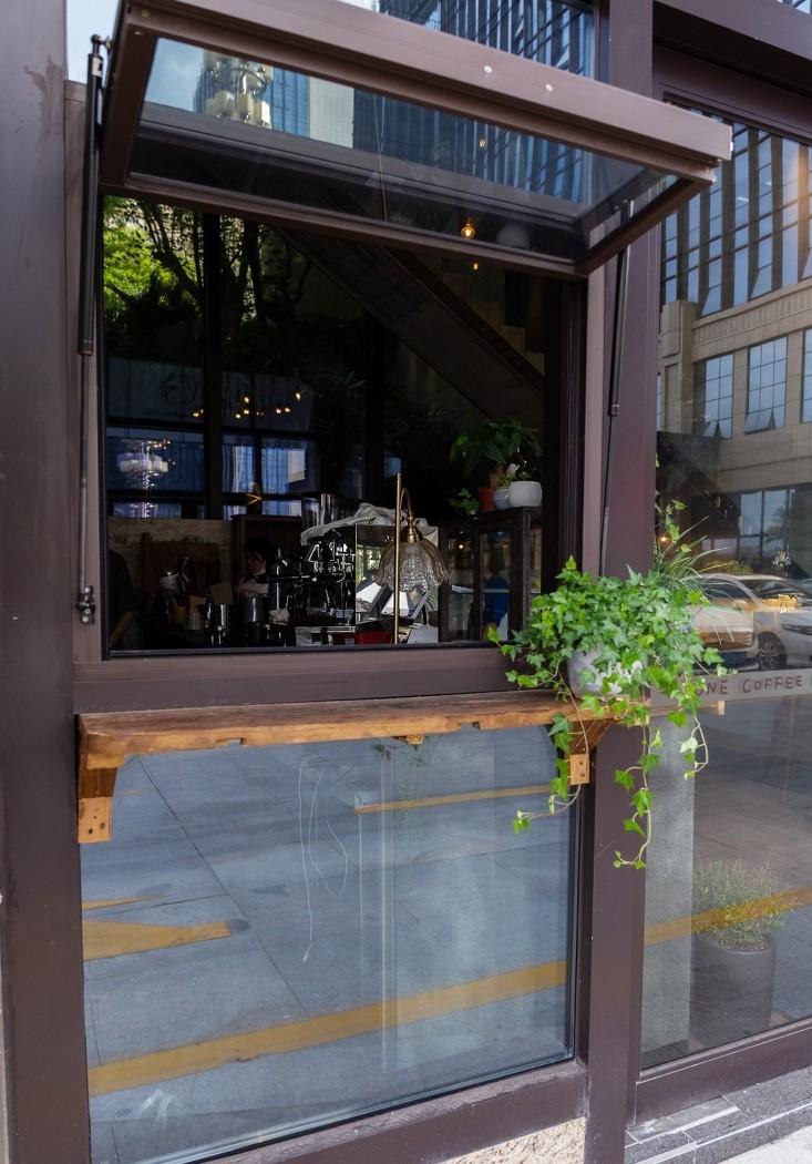 FY 空间设计 | 咖啡烘焙生活馆的舒适美学-1