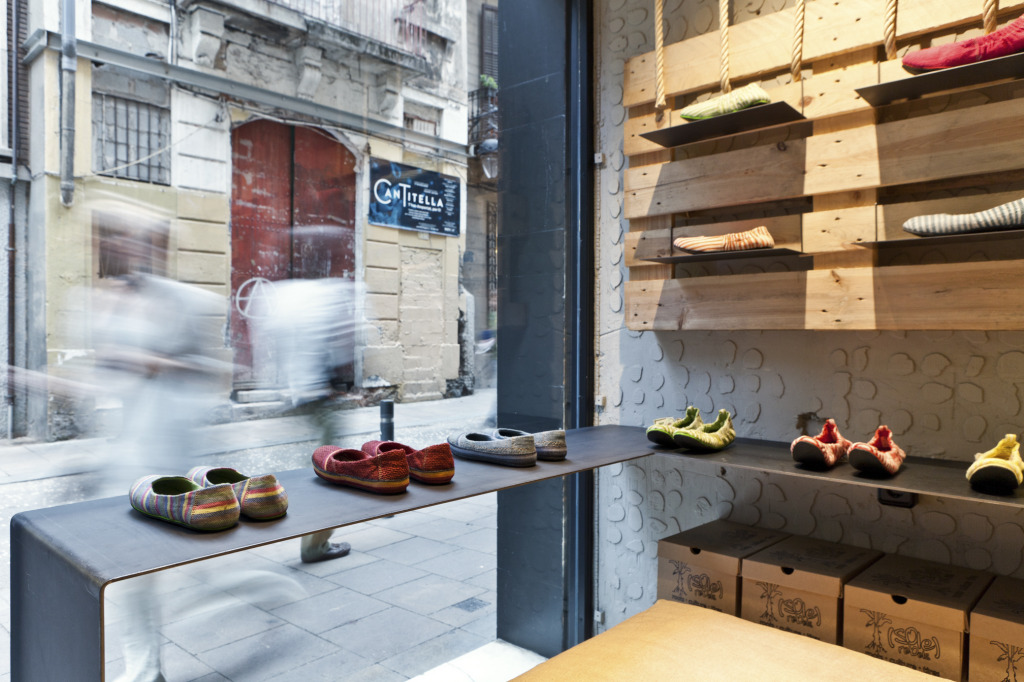 Solerebels Shoe Store Dom Arquitectura-8