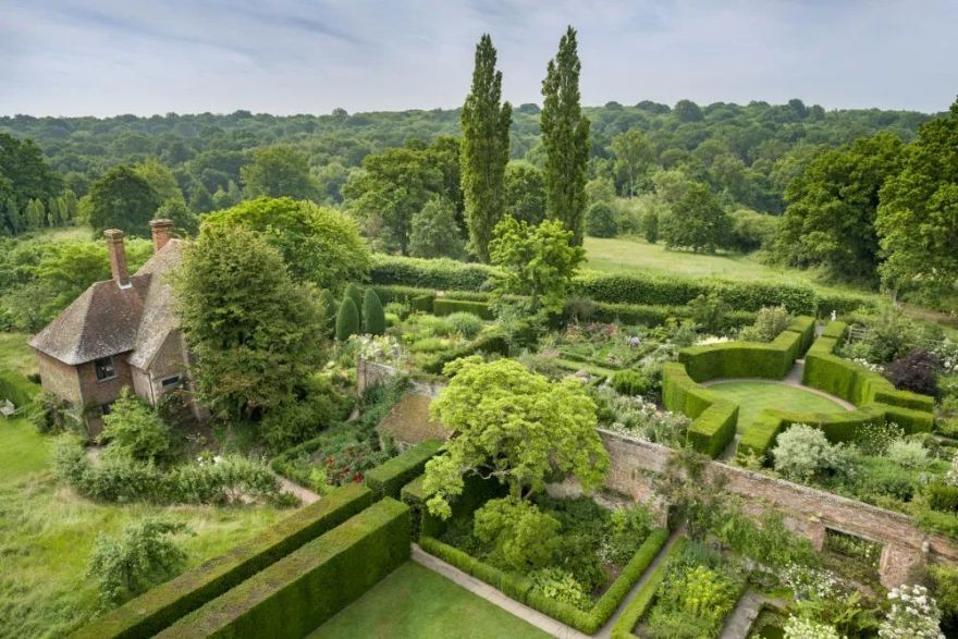 一个设计,一个栽种,夫妻协力打造的复古花园-39