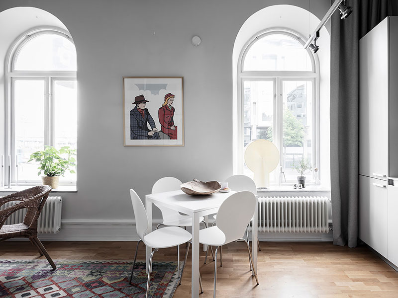 瑞典 30 平米精致公寓，高天花与拱窗打造宽敞空间-3