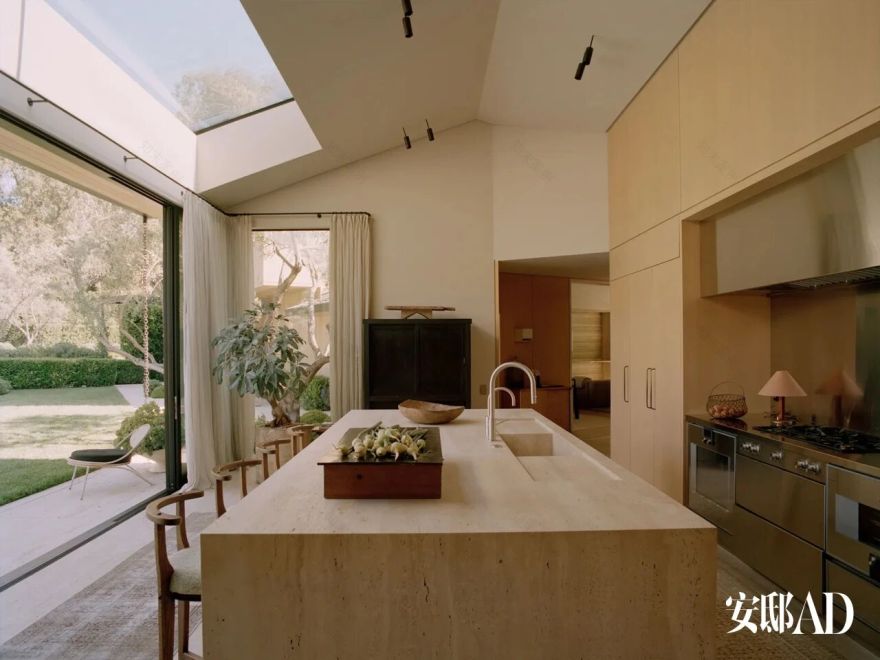 Fear of God创始人的极简主义静奢豪宅丨美国洛杉矶-24