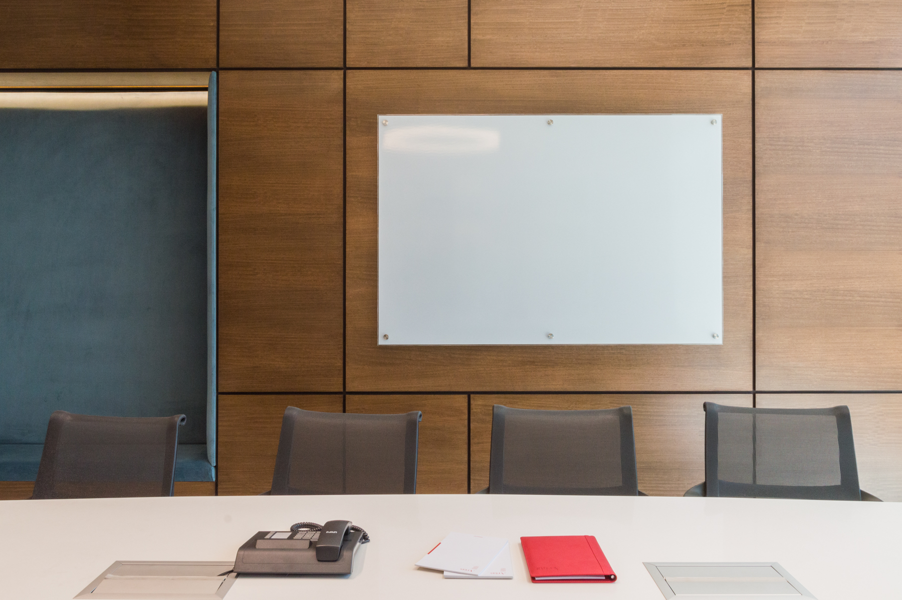 自然与建筑共融的 ARIAS LAW 办公室设计-11