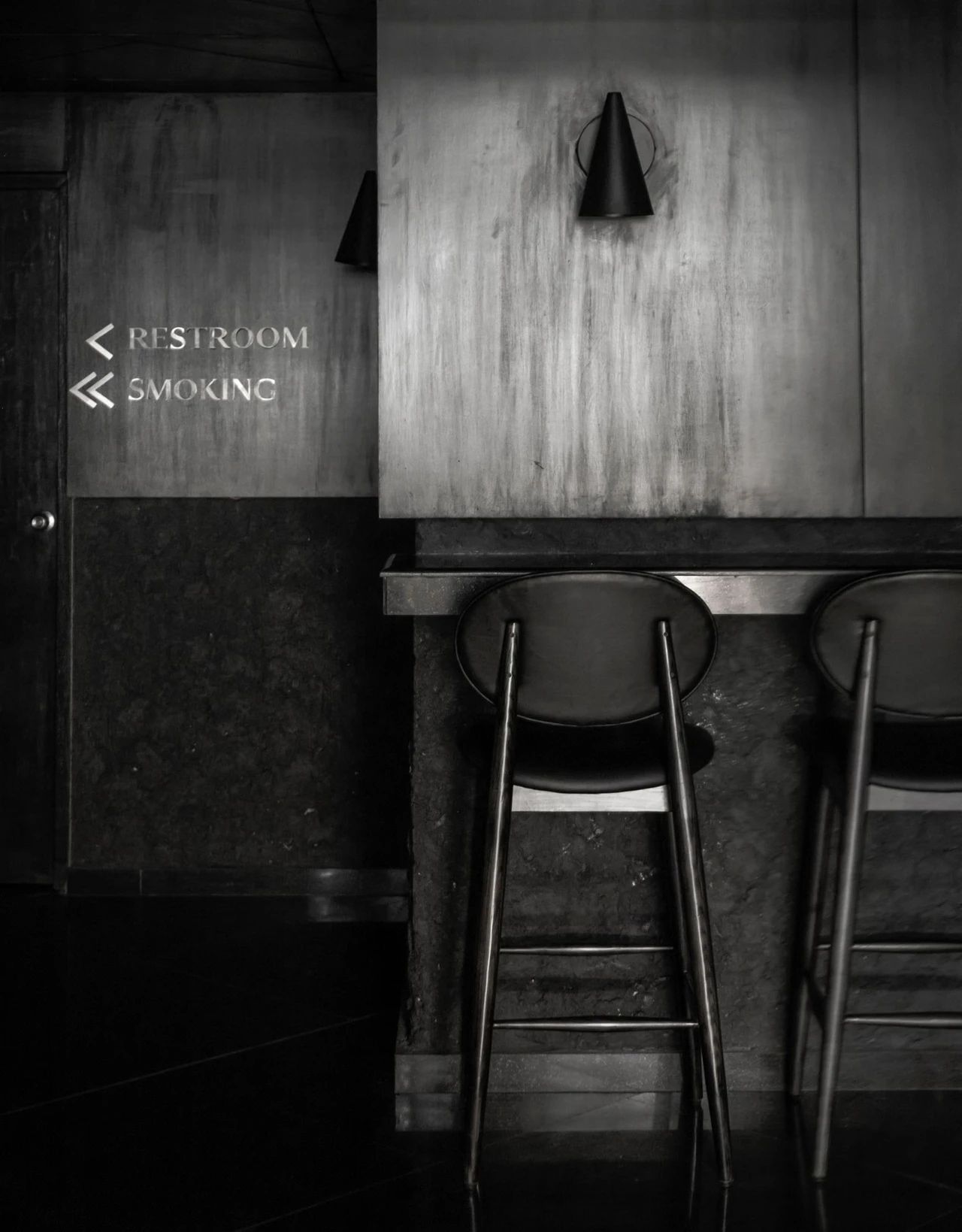 暗黑式混凝土结构鸡尾酒吧设计丨印度新德里丨RENESA ARCHITECTURE DESIGN-14