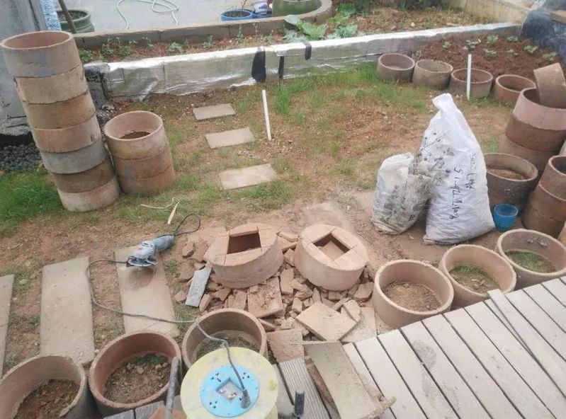 不惑之年，他自己动手建了一座楼顶花园，养花种菜喂鱼……-63