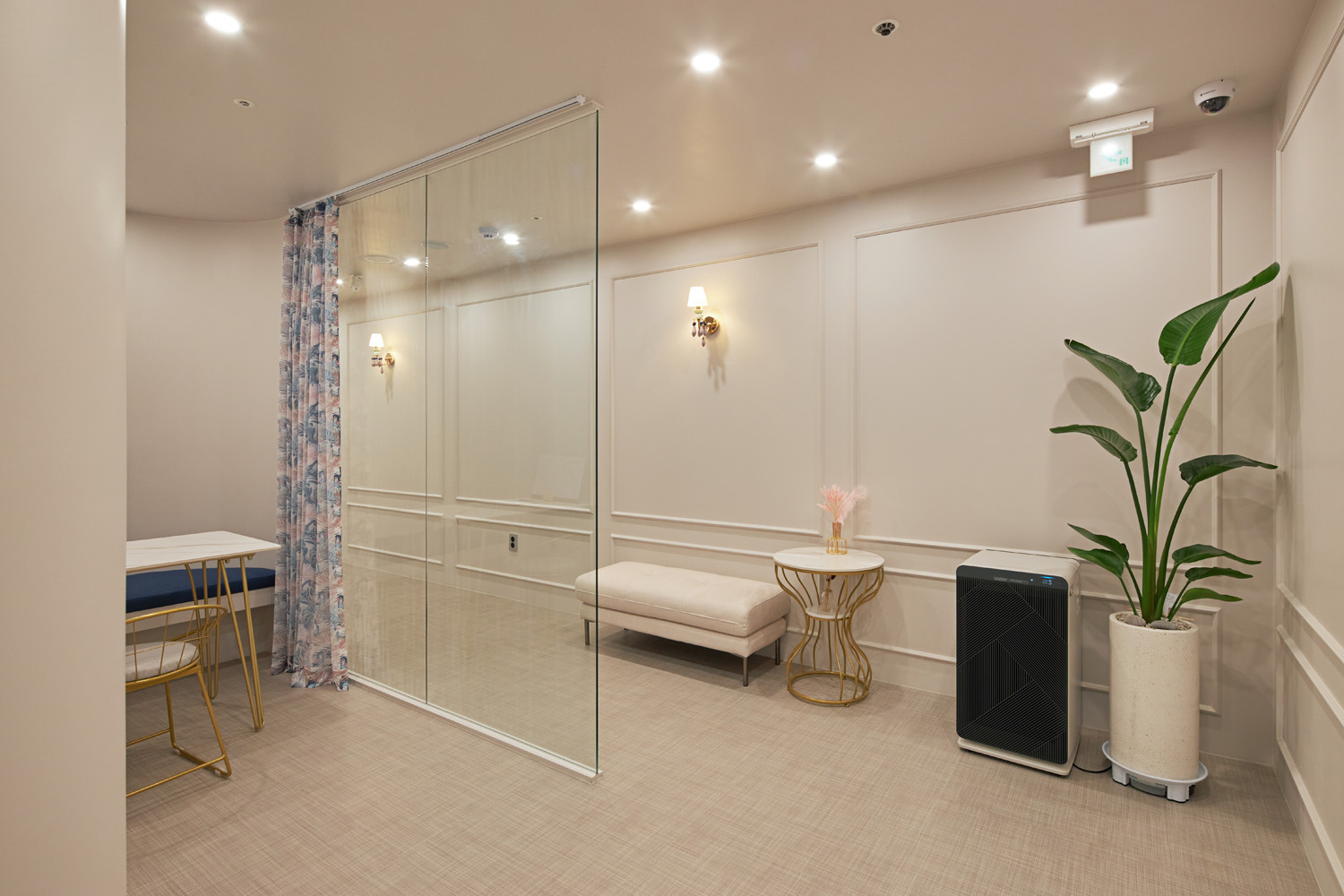 19 平现代简约风格白色 tone 皮革店室内设计案例-8