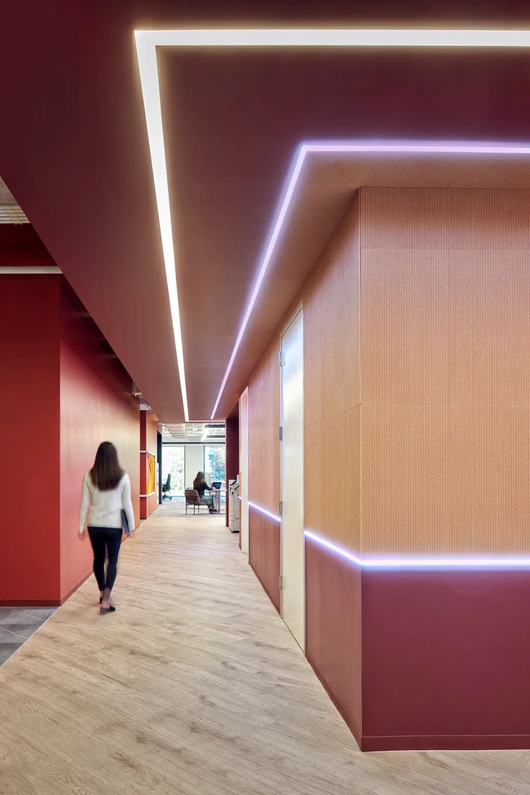 互联网连接和数据公司办公室设计丨米尚丽零售设计网-7