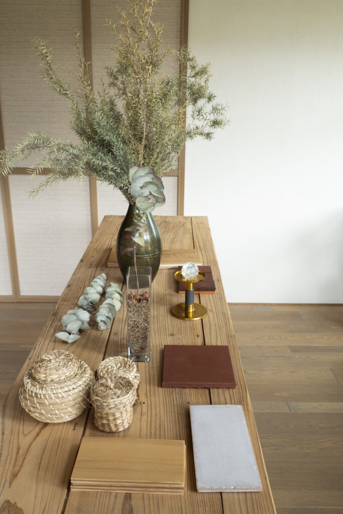 里山の風景を取り込む　室内と一続きの軒下テラスが豊かな時間をもたらす | Architecture | 100%LiFE-13