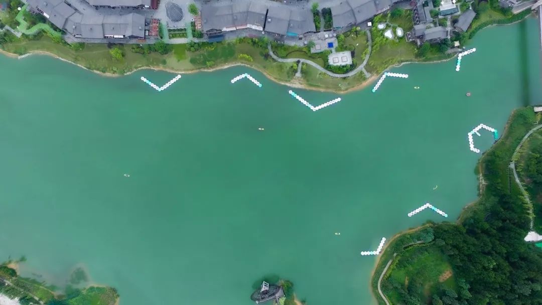 丹寨万达小镇睡莲水上影展,自然与艺术的融合-5