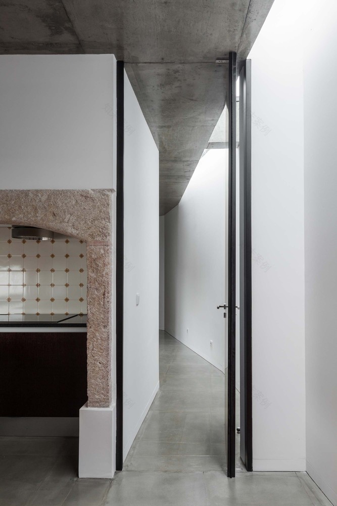 里斯本洛里什住宅 · 旧建筑新生命,彩色空间营造生活美学-39