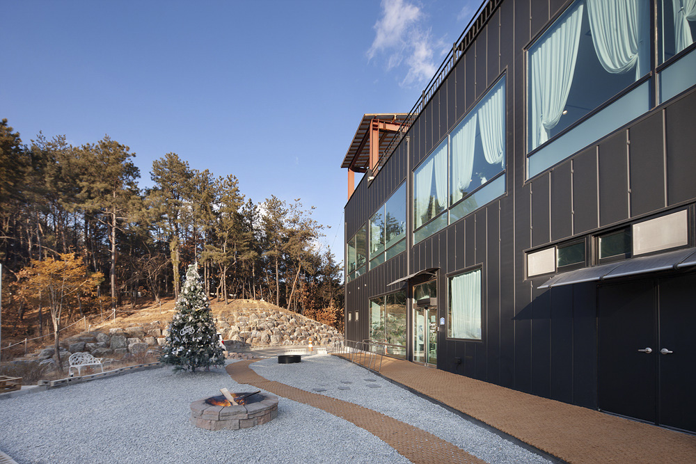 现代简约风贝克里卡菲咖啡厅设计-3