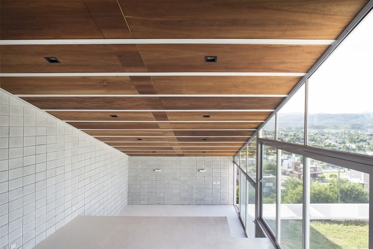 阿根廷郊区简约住宅-19