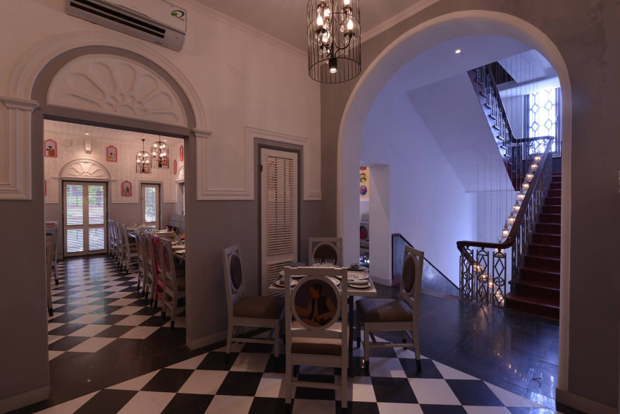 色彩碰撞的印度传统艺术酒店设计-18