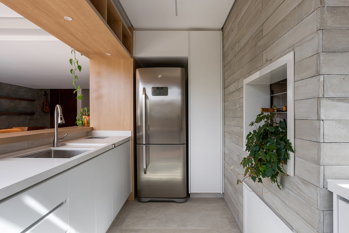 Casa Cubo: Modern Brazilian Home Revived-6