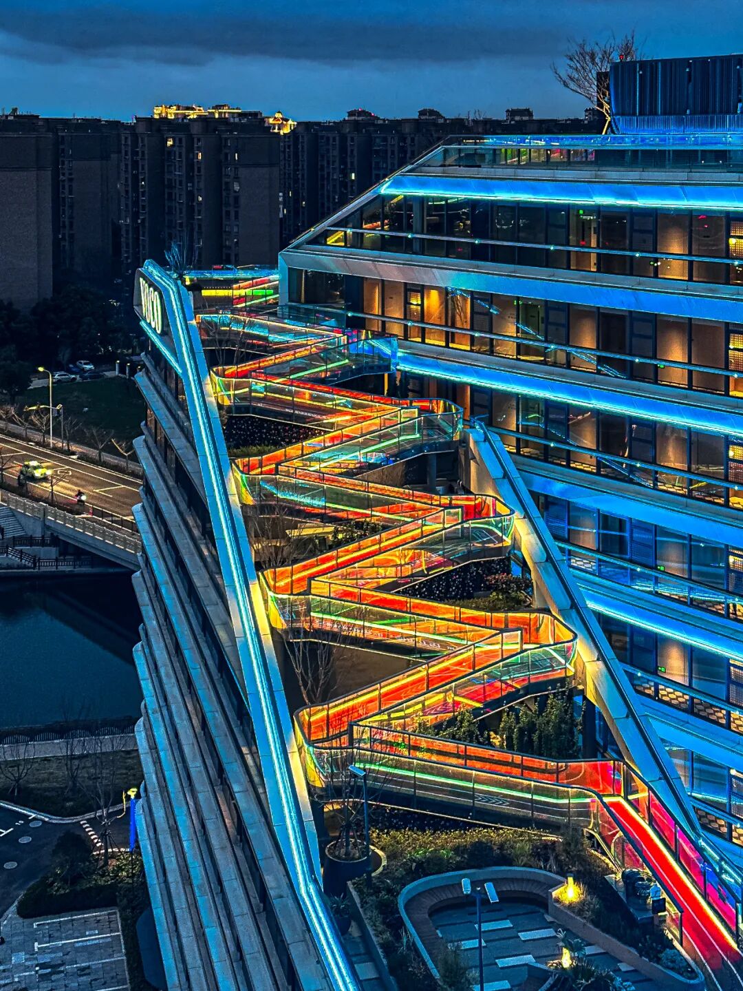 魔都绝美云端彩虹步道，“光之河”美到窒息-22