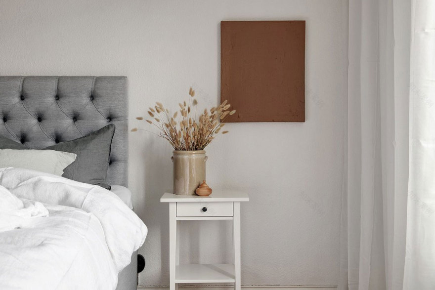 瑞典温馨公寓 | 原木与花卉壁纸的完美融合-17