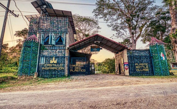 罗伯特·贝佐塑料瓶村庄-9