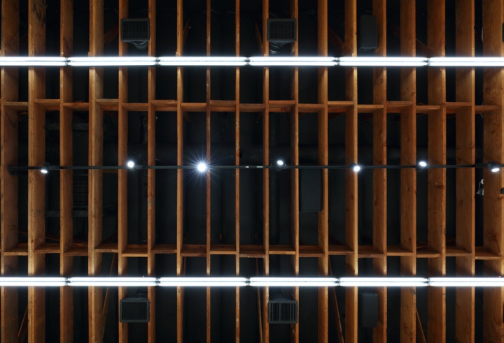 简约工业风打造洛杉矶潮鞋名店-21