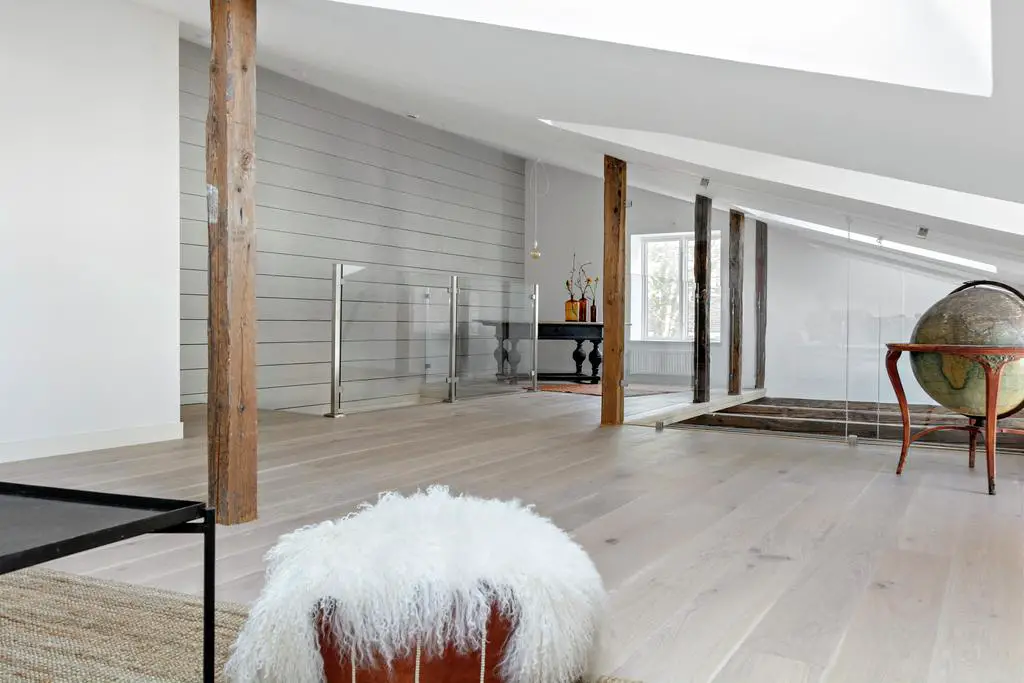 "瑞典 19 世纪古宅现代改造，工业风格窗户展现独特魅力"-12