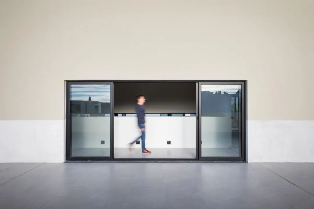 双层叠加的郊区住宅 | 开放性与隐私的完美结合-24