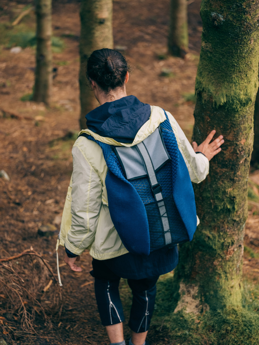 Pauline van Dongen designs backpack using "energy harvesting textile"-3