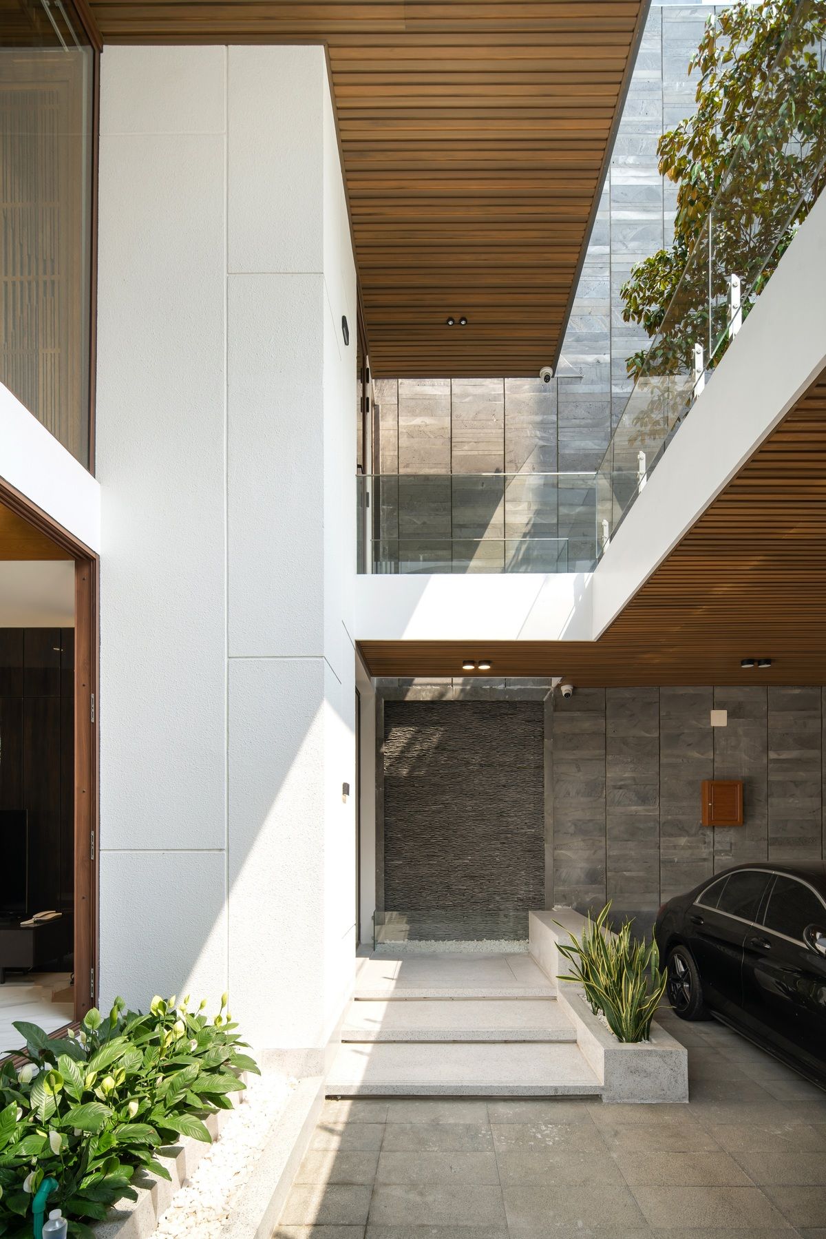 现代绿色环保的越南 Step House 设计-3