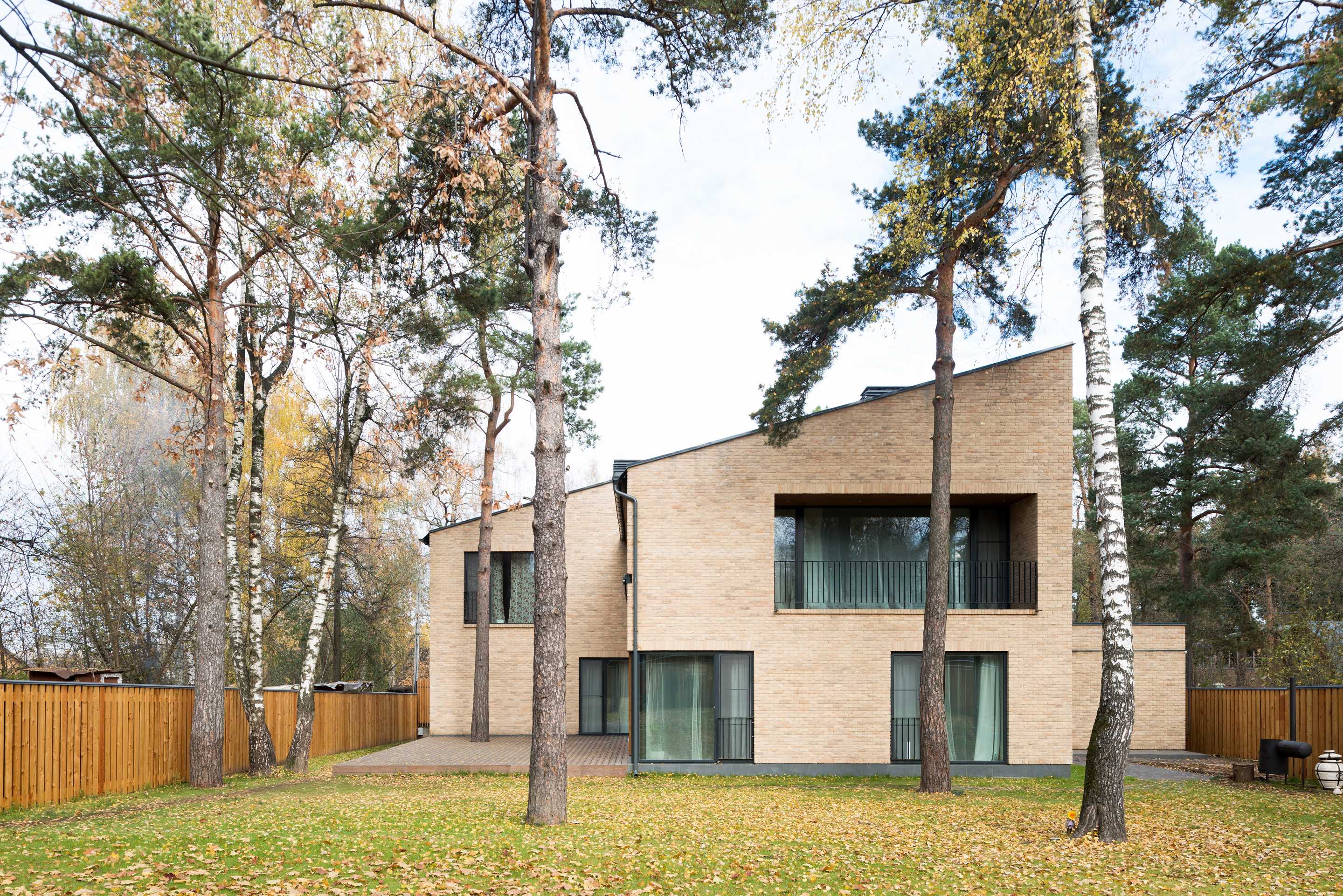 莫斯科郊区别墅，绿意环绕的现代生活-0