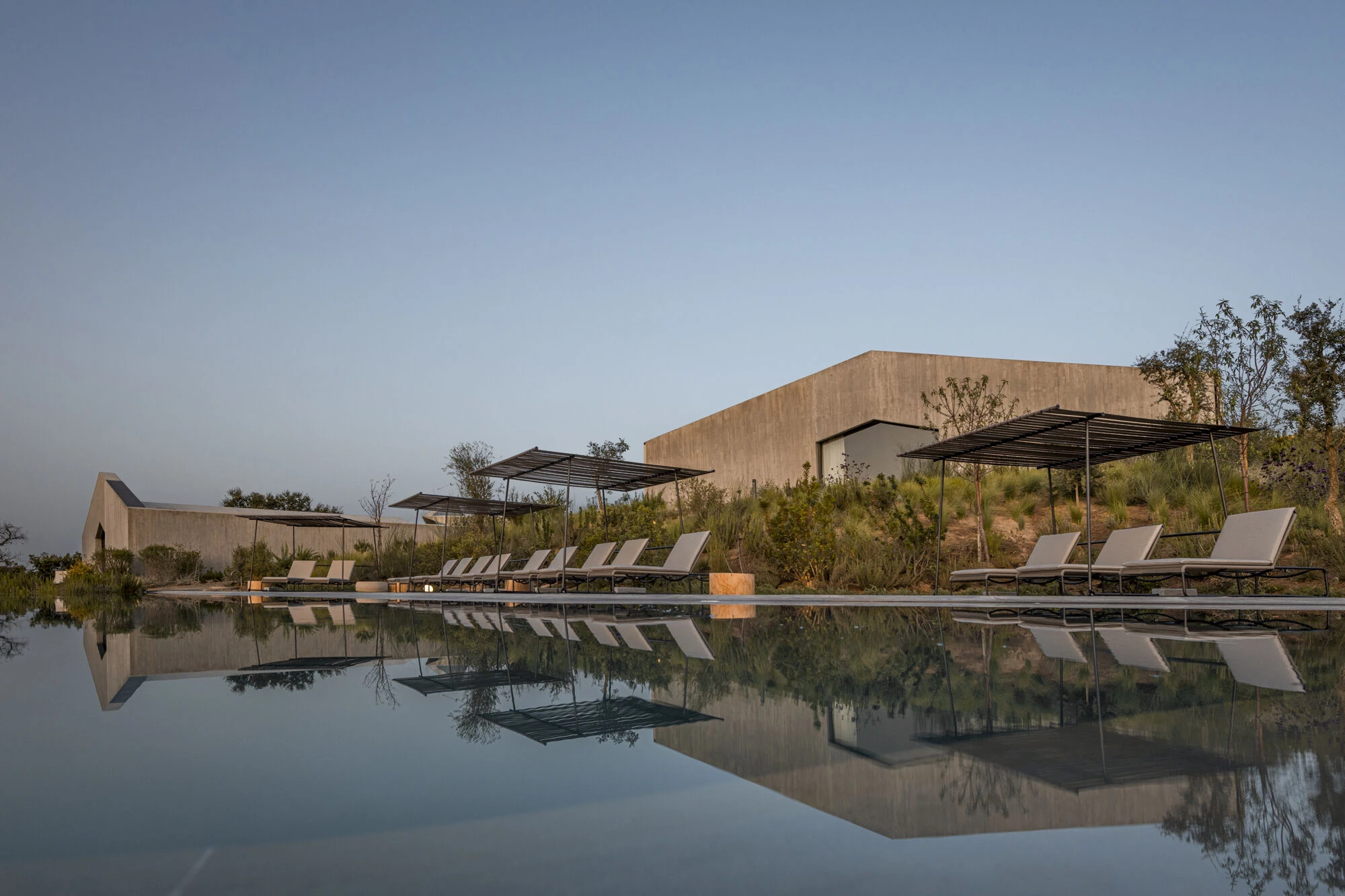 民宿建筑丨葡萄牙丨Aires Mateus Architects-7