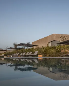 民宿建筑丨葡萄牙丨Aires Mateus Architects