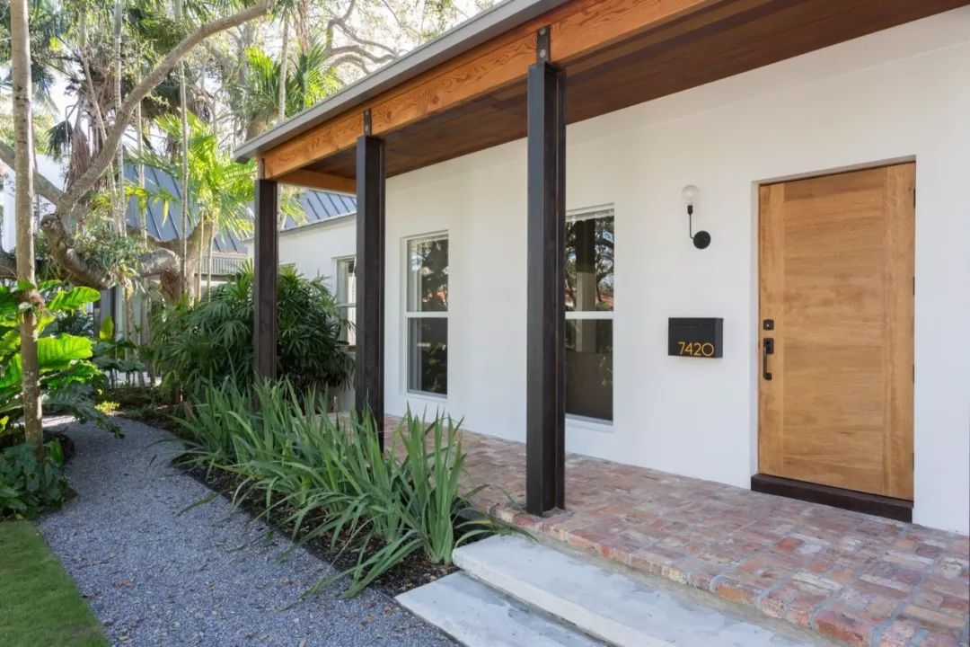 极简主义平房,单色风格脱颖而出-10