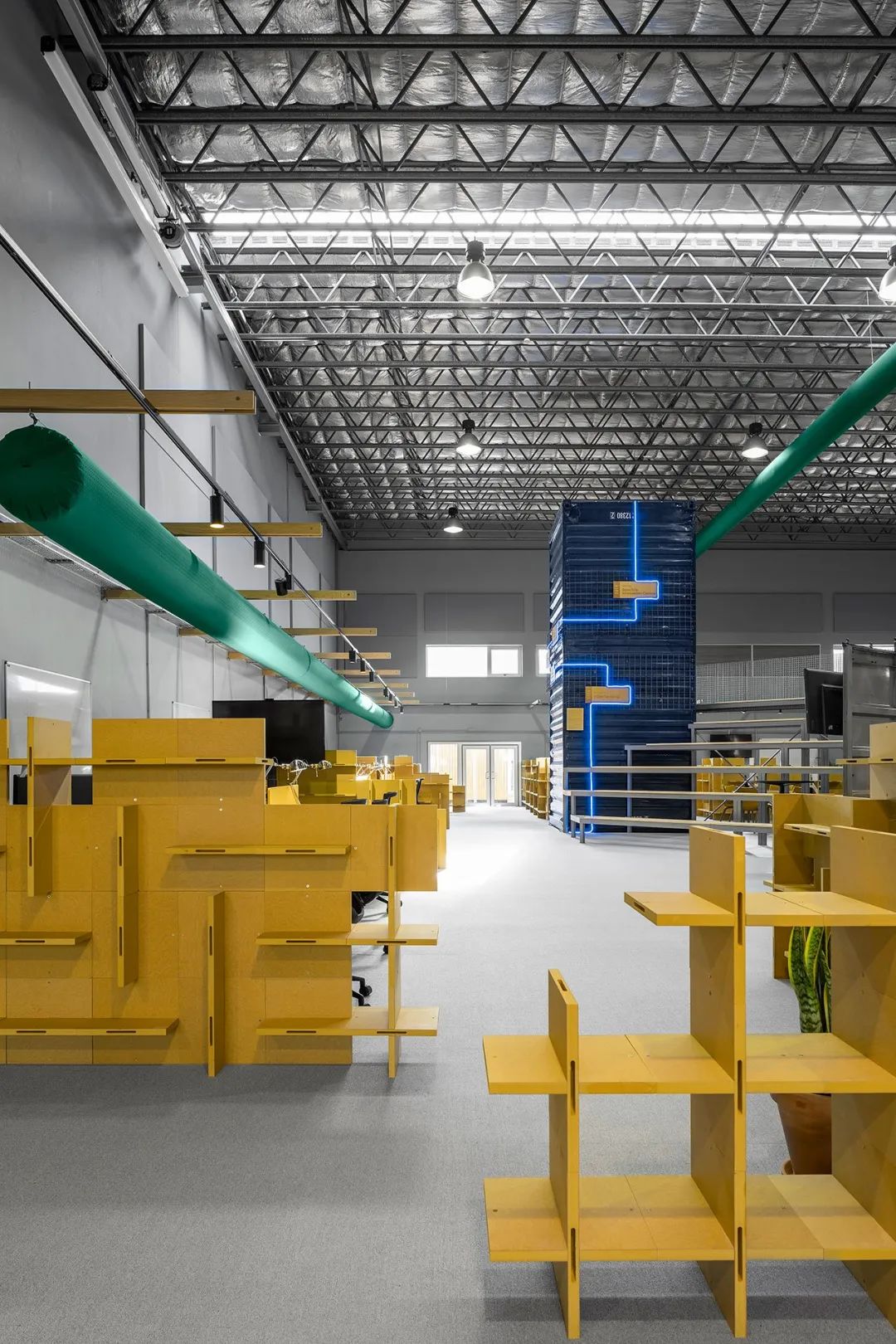 废弃仓库变身高颜值办公室,模块化设计成最大亮点-25