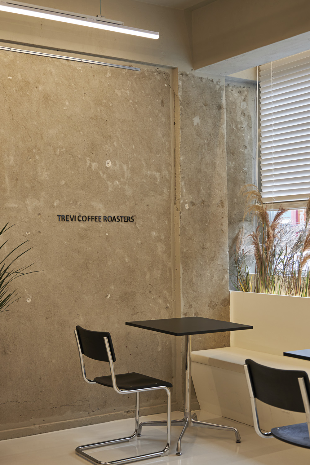 现代简约 39 平咖啡厅室内设计案例-21