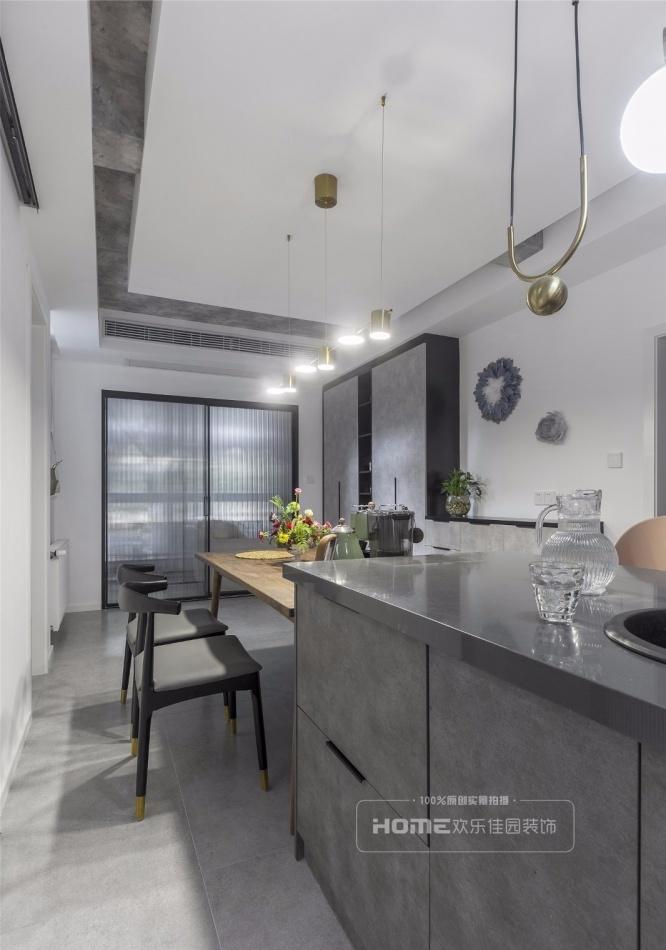 灰色调北欧风,打造花艺 90 后夫妇的诗意家居-23