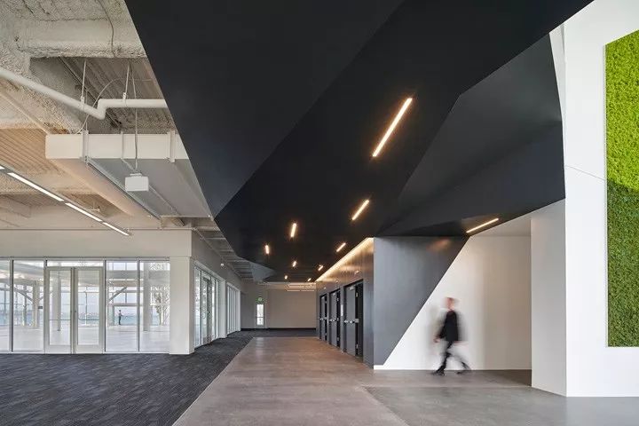 加州布里斯班滨海大道办公大楼室内外改造-27