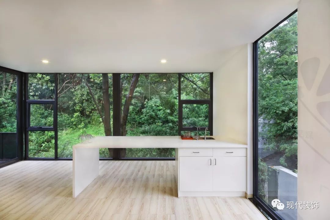 东莞橙果传媒集装箱办公室 | 融入自然的创意空间-18