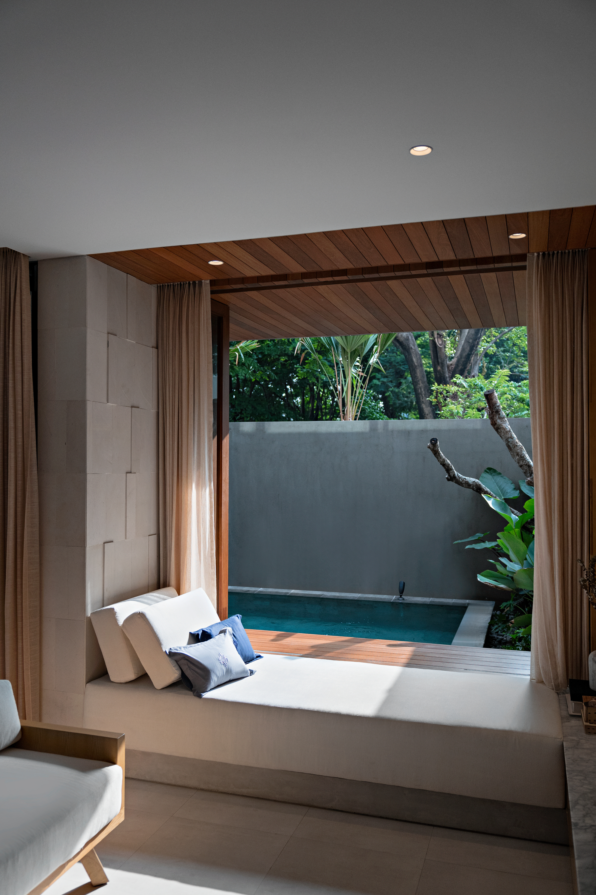 Svastaka House / Somia Design Studio-33