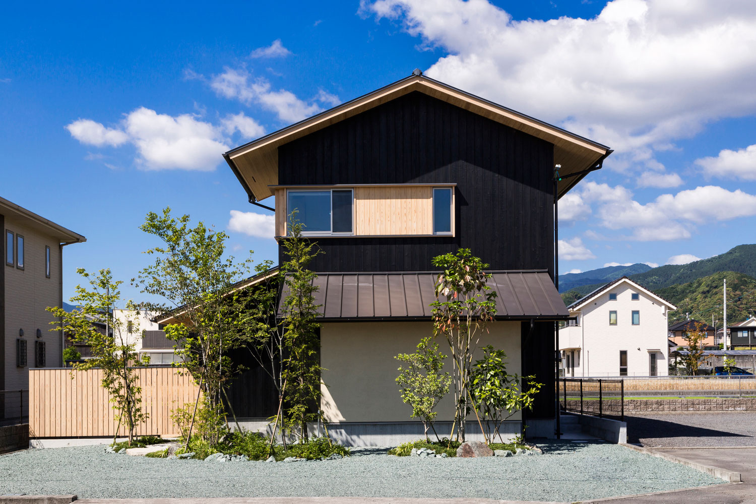 Takashi Okuno Designs this House for a Young Couple Whose Desire was to Live Among the Landscapes that Grew Up-5