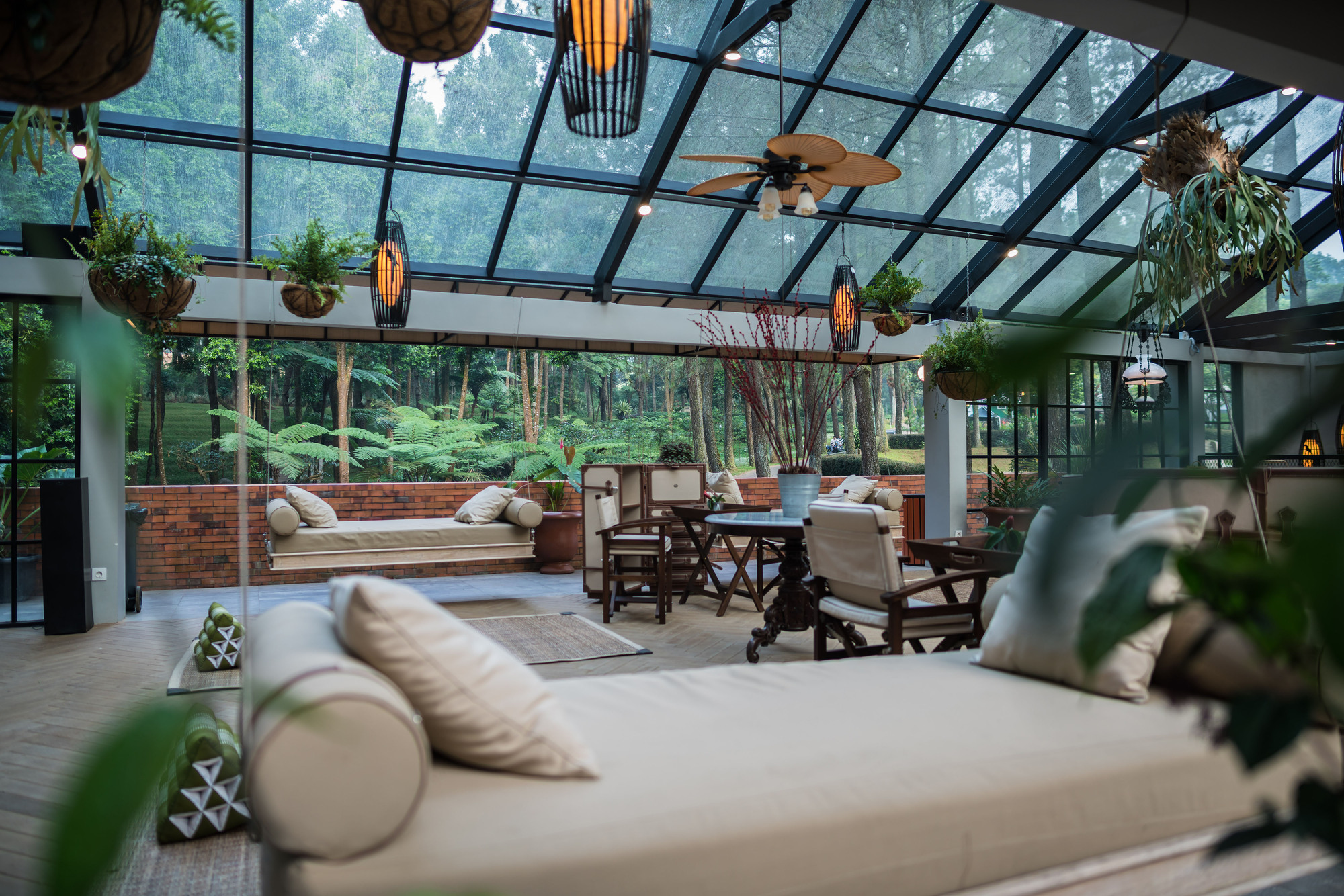 The Lakehouse Restaurant / LUWIST-27