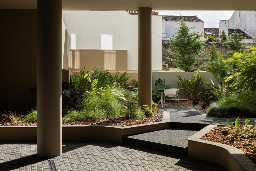 ERNESTO DO CANTO住宅区丨葡萄牙蓬塔德尔加达丨BOX arquitectos-235